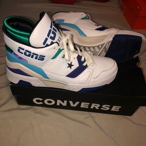 White converse ERX 260